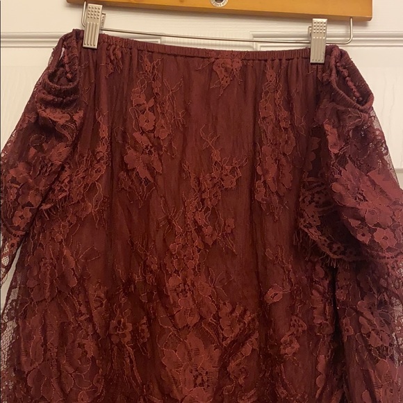 Off the Shoulder Crop Too - Picture 3 of 3